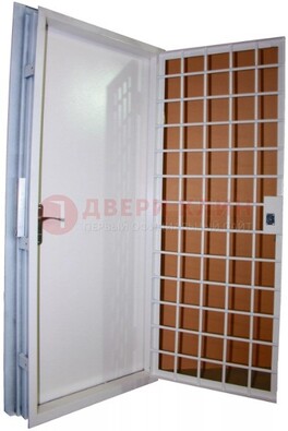 Белая стальная бронированная дверь с нитроэмалью ДБ-7 в Ростове-На-Дону