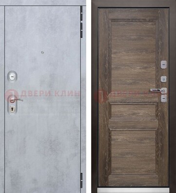 Серая металлическая дверь с МДФ коричневого цвета ДМ-304 в Оренбурге