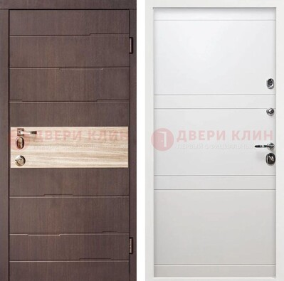 Коричневая стальная дверь с филенчатой МДФ в Белом цвете ДМ-306 в Оренбурге