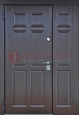 Тёмная двухстворчатая входная дверь для коттеджа с МДФ ДМ-533 в Королеве