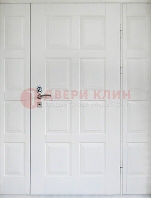 Белая входная дверь для коттеджа с МДФ ДМ-536 в Королеве