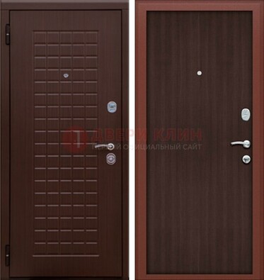 Коричневая металлическая дверь с МДФ ДМ-78 в квартиру в Чехове