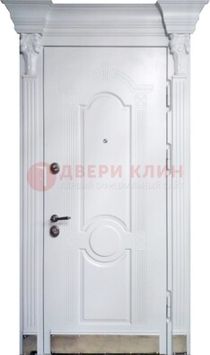 Белая металлическая дверь с массивом дуба для дома ДМД-59 в Королеве