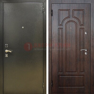 Железная темно-серая дверь с порошковым напылением и МДФ Тисненый орех ДП-275 в Королеве