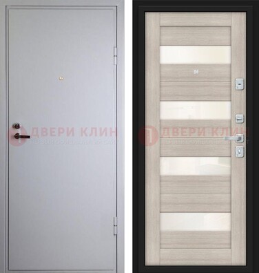 Белая железная дверь с порошковым напылением и стеклом ДП-308 в Воронеже