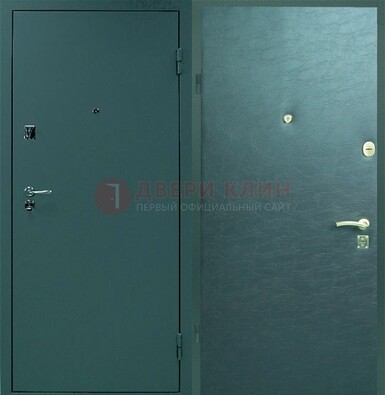 Зеленая стальная дверь с порошковым покрытием ДП-93 в Королеве