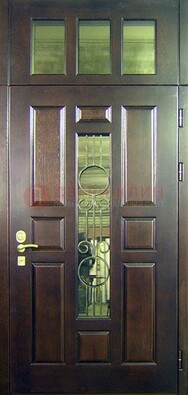 Парадная дверь со стеклянными вставками и ковкой ДПР-1 в офисное здание в Чехове