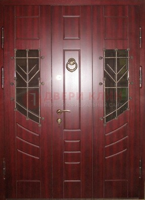 Парадная дверь со вставками из стекла и ковки ДПР-34 в загородный дом в Твери