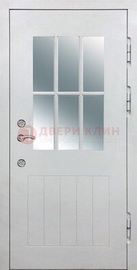 Белая уличная дверь со стеклом ДС-30 в Королеве