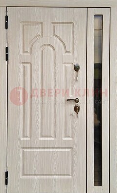 Белая металлическая дверь со стеклом ДС-68 в Королеве