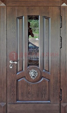 Коричневая уличная дверь со стеклом и ковкой ДСК-107 в Гатчине