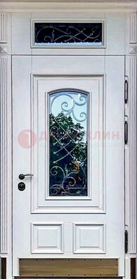 Металлическая дверь со стеклом и ковкой в белом цвете ДСК-148 в Королеве