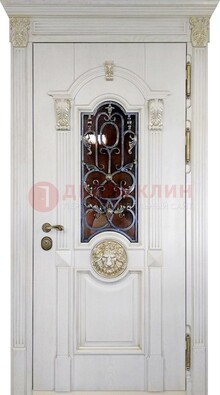 Белая железная дверь со стеклом и ковкой для кирпичного дома ДСК-155 в Королеве