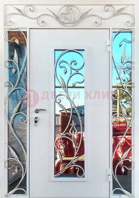 Белая входная дверь порошок со стеклом и ковкой ДСК-165 в Королеве