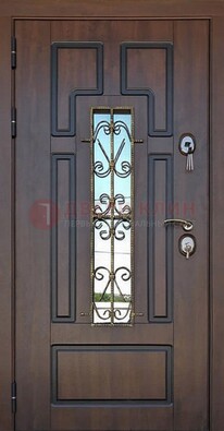 Уличная дверь со стеклом и ковкой в коричневом цвете ДСК-181 в Королеве
