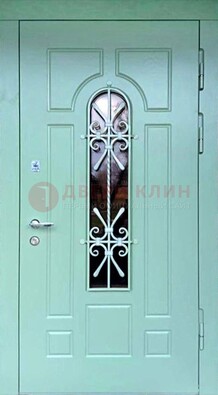 Светло-зеленая железная дверь со стеклом и ковкой ДСК-195 в Гатчине
