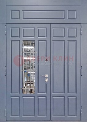Серая двухстворчатая дверь Винорит со стеклом и ковкой ДСК-234 RAL 7024 в Королеве