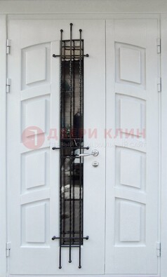 Белая полуторная стальная дверь с массивом для коттеджа ДСК-253 в Королеве
