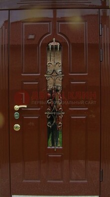 Красивая металлическая дверь со стеклом и ковкой ДСК-33 в Королеве