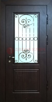 Железная дверь со стеклом и ковкой ДСК-65 для общественных зданий в Королеве