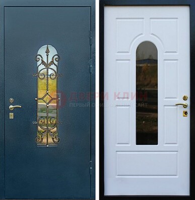 Входная дверь Дверь со стеклом и ковкой ДСК-71 для кирпичного дома в Королеве