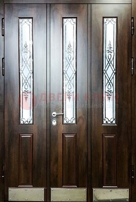 Входная дверь со стеклом и ковкой ДСК-72 в кирпичный дом в Королеве