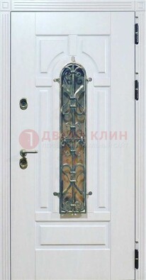 Белая остекленная металлическая дверь с ковкой ДСК-98 в Королеве