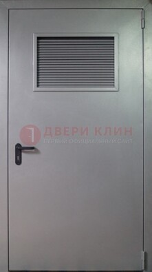 Серая железная техническая дверь с вентиляционной решеткой ДТ-12 в Петрозаводске