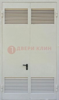 Белая металлическая техническая дверь с вентиляционной решеткой ДТ-6 в Домодедово