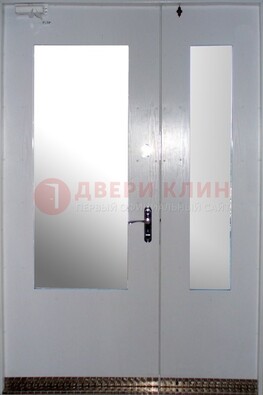 Белая  тамбурная дверь со стеклянными вставками ДТМ-18 в Кудрово