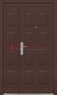 Коричневая железная тамбурная дверь ДТМ-37 в Омске