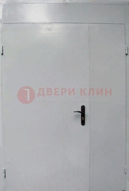 Белая металлическая тамбурная дверь ДТМ-5 в Королеве