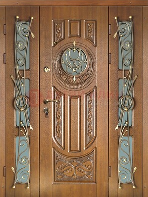 Коричневая уличная дверь с виноритом и ковкой ДВТ-184 в Королеве