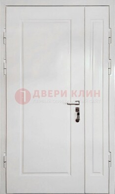 Полуторная металлическая дверь с МДФ в белом цвете ПЛ-24 в Дмитрове