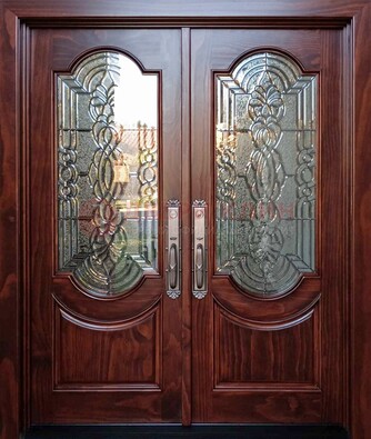 Классическая железная дверь с массивом дуба для входа ВЖ-23 в Гатчине