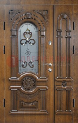 Коричневая двухстворчатая железная дверь с МДФ и витражом ВЖ-32 в Королеве