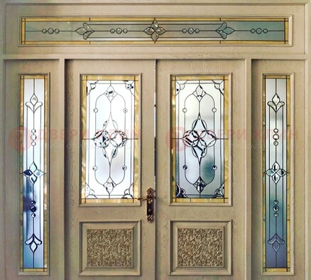 Светлая парадная стальная дверь с витражами ВЖ-6 в Королеве